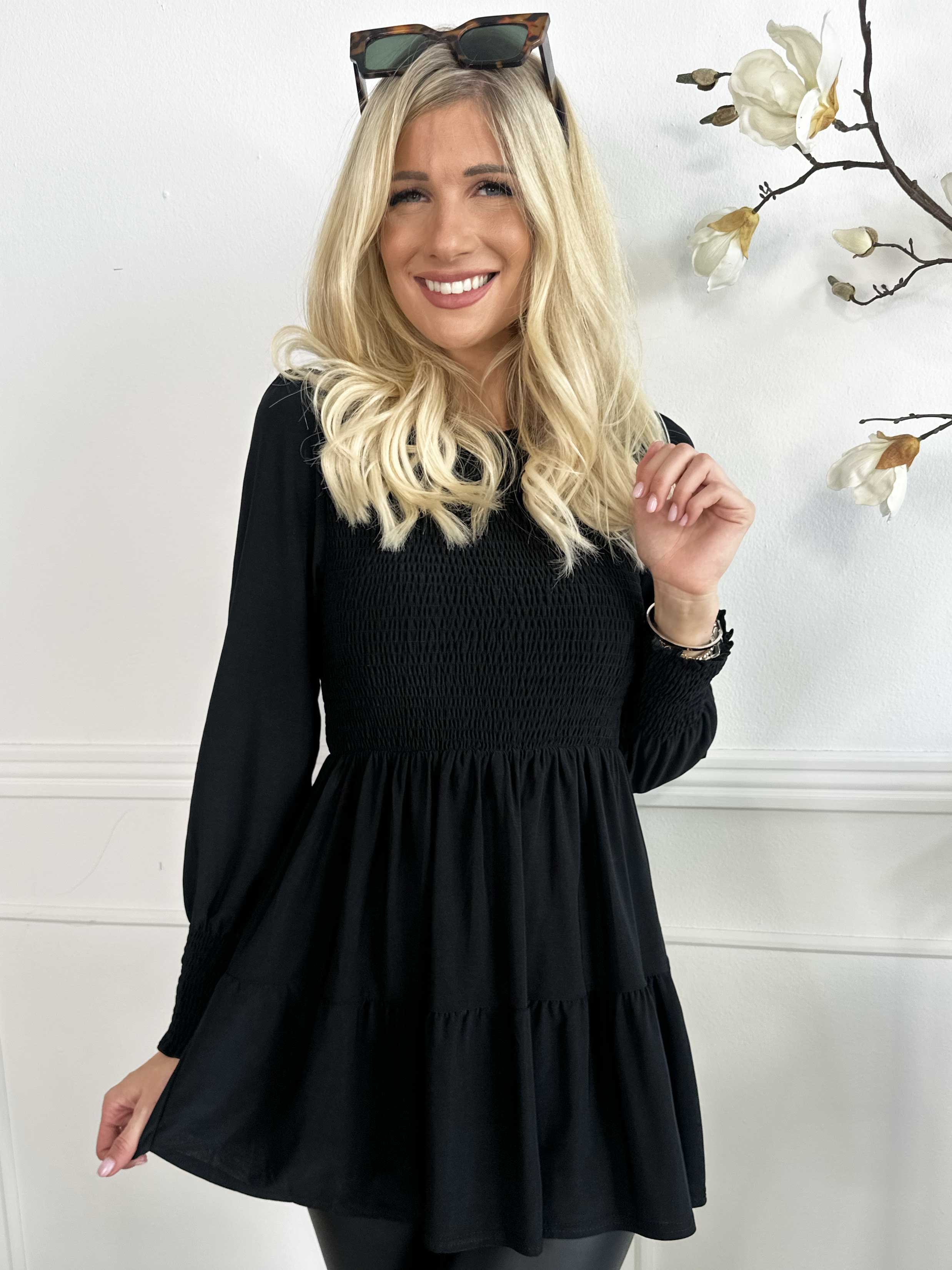 Kelly Shirt - Elastisk bluse med smock henover brystet